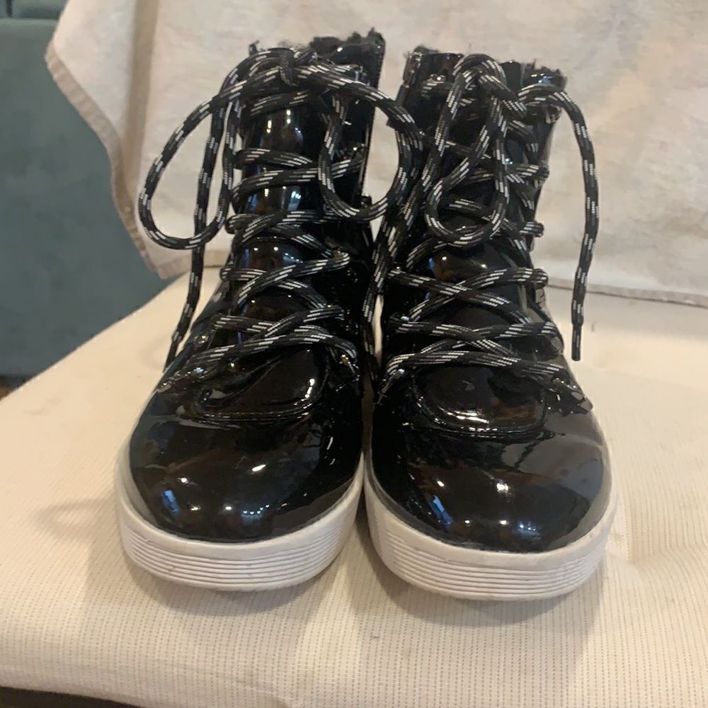 Kenneth Cole Reaction Sneakers HUMALONGS Patent Leather High Top Side Zip, EUC 7 - Picture 7 of 11